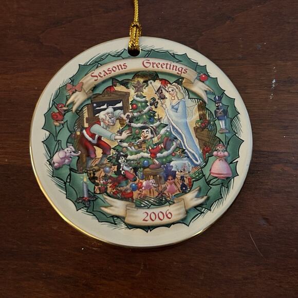 2006 Disney's Christmas Through The Years Ceramic Disc Ornament Pinocchio 1940 - Picture 2 of 3